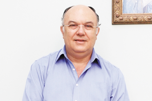 O querido Frei Carlos Marchioni, pároco da São Judas Tadeu, aniversariou na última sexta-feira e comemorou na noite de ontem, com celebração da missa e depois um jantar que lotou o salão ao lado da igreja. Sacerdote franciscano, Frei Carlos é muito admira